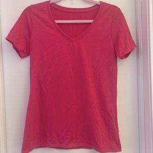 ❌SOLD❌ Nike • v-neck tee